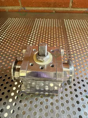 Used A&N CORPORATION STAINLESS STEEL BALL VALVE W/ KF40 VACUUM FITTING Valves/Fittings California US | Equipment Lab #1340313
