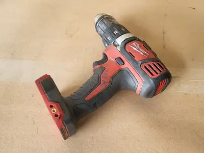USED MILWAUKEE 2821-20