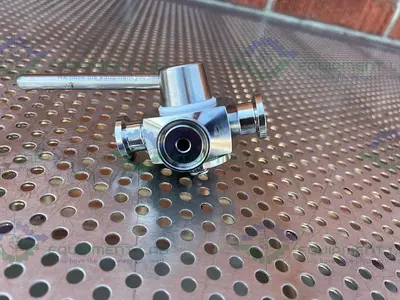 USED GE HEALTHCARE SALVI DN6 1187 4-WAY 316 VALVE 18-5758-01 W/ 1/2" SANITARY FITTING