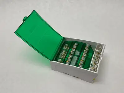 USED SCHNEIDER ELECTRIC LINERGY DS SCREW DISTRIBUTION BLOCK, 4-POLE 100A