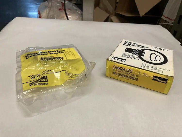 New | in-Stock PARKER CB402HL005 Cylinders | Surplus Asset Holdings #1206906