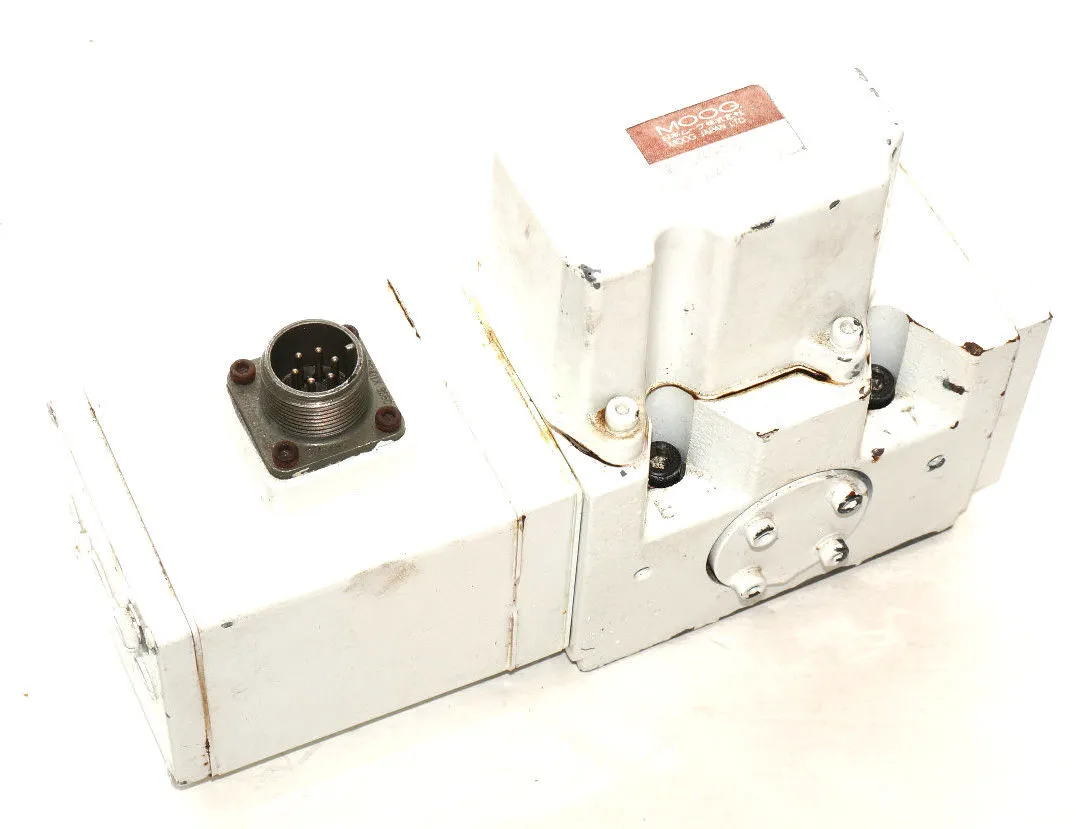 USED MOOG MODEL: J661B173A SERVO VALVE