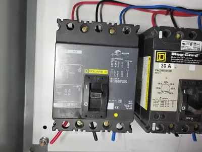 Electrical Enclosure w/ (x4) 30 Amps Breakers FAL3603015M,FAL36030