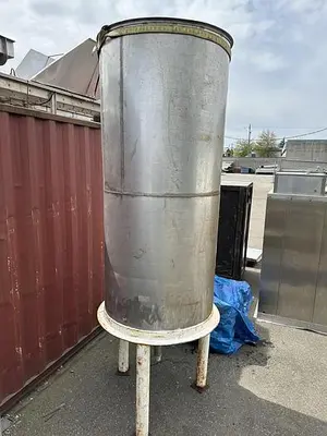 500 Gallon Vertical SS Tank