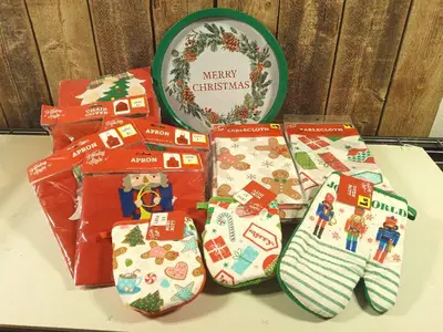 Lot of Christmas (chair covers, tablecloths, etc.)