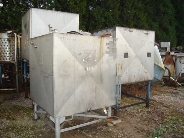 2,400L S/S Enclosed Rectangular Tank
