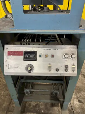 3 CU FT SIGMA SYNTRON FMC MODEL #VPF305 HOPPER & BOWL FEEDER: STOCK #23083