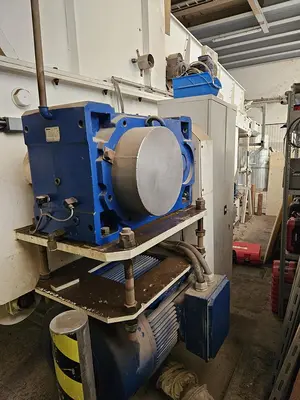 USED HOSOKAWA TWO-STAGE PLASTIC SHREDDING AND GRANULATION SYSTEM