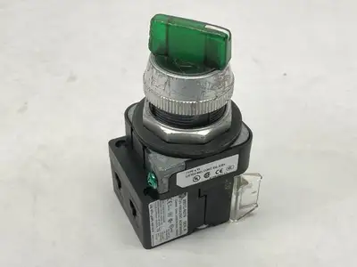 800T-2JGH5KB7AX | Allen Bradley  Ser V Selector Switch 30mm Green 12-130V 0.204W - Used
