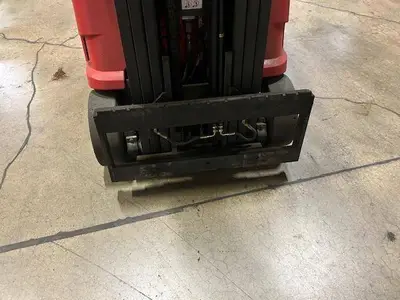 Used 2015 RAYMOND 425C35TT 3-Wheel Stand up Electric Counterbalance Forklifts Illinois US | Somerset Equipment Sales #1546185