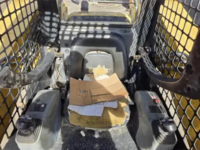 USED 2005 KOMATSU SK1026-5N
