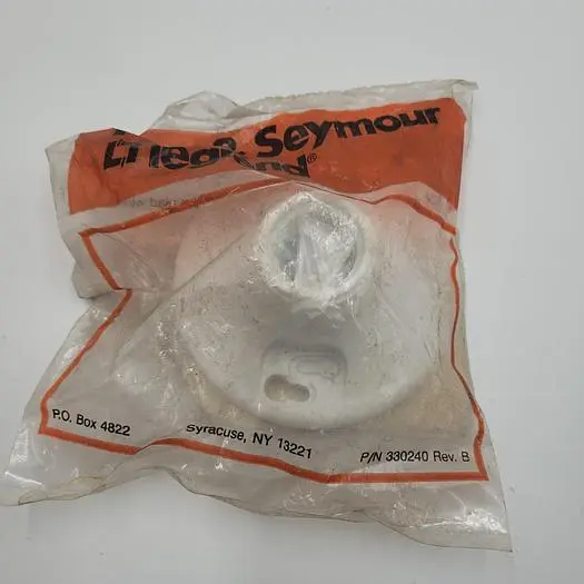 New | in-Stock PASS & SEYMOUR PASS & SEYMOUR 330240 LIGHT BULB SOCKET Tube Sockets | ND Industrial Surplus #1226558