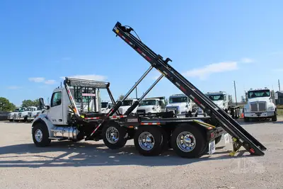 New | in-Stock 2027 PETERBILT 548 Rolloff Trucks Texas US | Roll Off Truck World #1492018