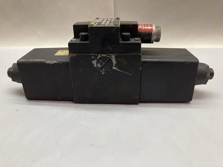 Used PARKER D3W1C56Z Solenoid Valves | Surplus Asset Holdings #1204237