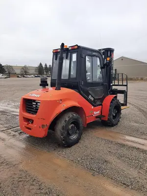 USED 2021 TOVEL FD35T – 4WD ROUGH TERRAIN 7700 LB. FORKLIFT