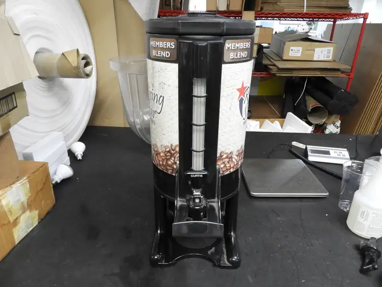 Used Curtis Used Curtis 1.5 Gallon Thermal Coffee Server with Base Coffee Equipment Illinois US | Falcon Restaurant Supply #1376590