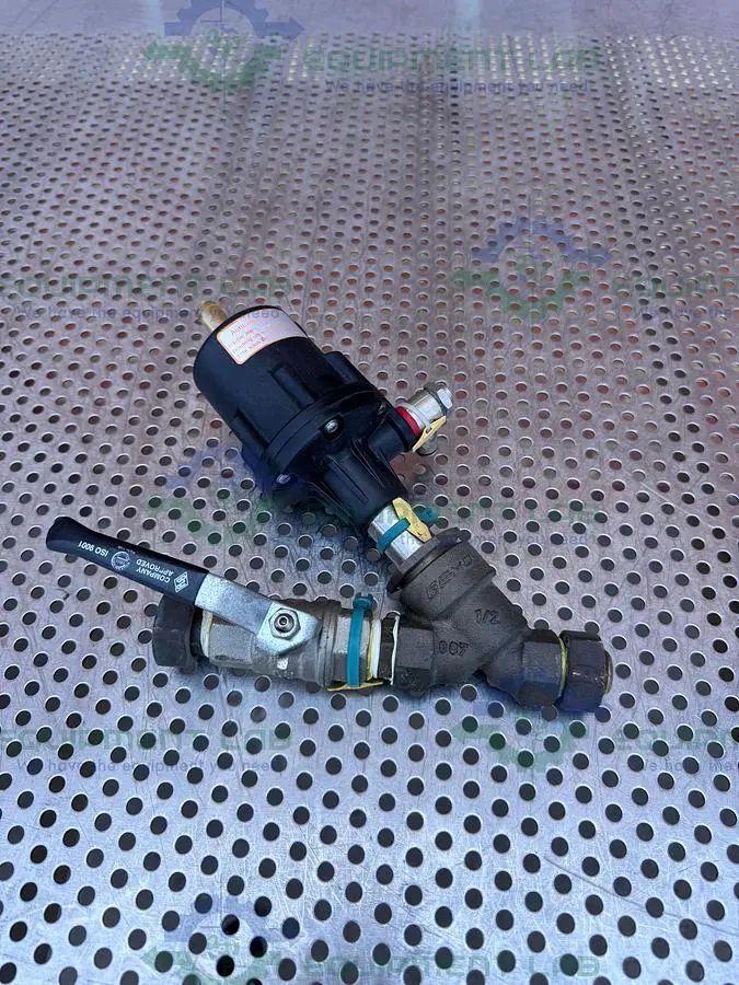USED GEMU 554/15 PNEUMATIC ANGLE SEAT GLOBE VALVE W/ 1/2" COMPRESSION FITTING, VALVE