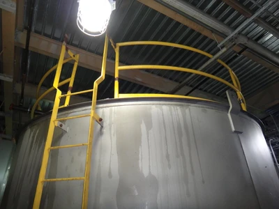 31,000 304 Stainless Vertical Tank