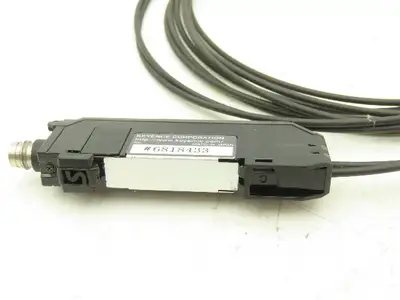 Keyence FS-V31CP Fiber Optic Sensor 24V Various Cable Lengths Included Lot of 4