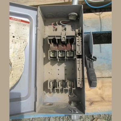 Square D 30 Amp Fusible Disconnect