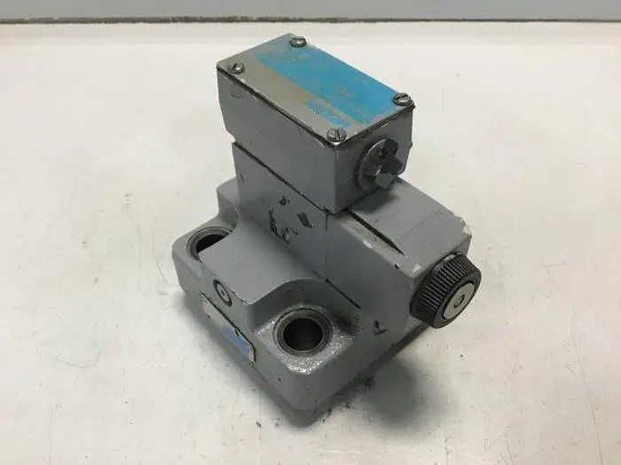 Used VICKERS DG4V-3-2A-M-FW-B6-60-EN21 Valves/Fittings Michigan US | Ideal Machinery #583590