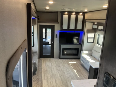 Used 2018 MOMENTUM 395M Campers, Caravans, Motorhomes Michigan US | Miedema Asset Management Group #1334425
