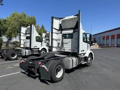 USED 2022 VOLVO VNR42T300
