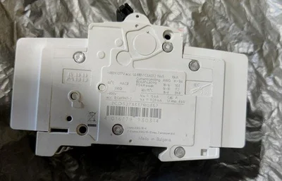 ABB E212323SU203M CIRCUIT BREAKER3 POLE 480Y/277V 50/60Hz