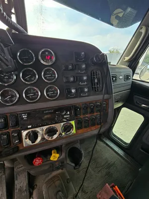 2010 PETERBILT TRUCK TRACTOR Road Tractor | Iron Listing (32)