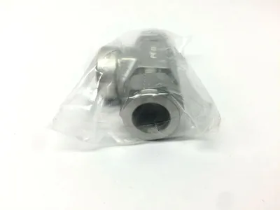 USED GENERANT UNION TEE STAINLESS STEEL 5/8" TUBE OD