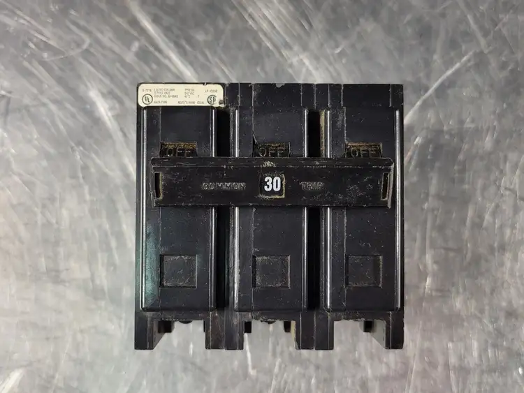 Used CUTLER-HAMMER BAB3030H Switchgears British Columbia CA | Lenmark #242789