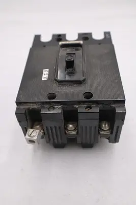 ITE CIRCUIT BREAKER EE3B015 15 AMP 3 POLE 240 VAC 125/250 VDC STOCK B-626