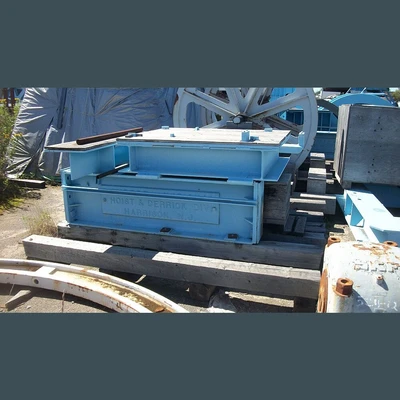 7 ft. x 11 ft. Single Drum Service Hoist