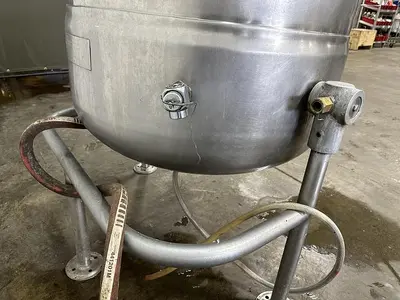 USED 1983 CROWN DLT-60