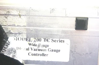 DIGITAL VACUUM GAUGE CONTROLLER MODEL 200 TC SERIES