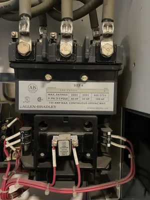 Allen-Bradley Centerline 2100 8 Section MCC Motor Control Center 800/400A 600V