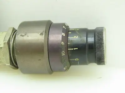 Parker Right Angle Metering /Shut-Off Valve 250 PSI  1/8" NPT