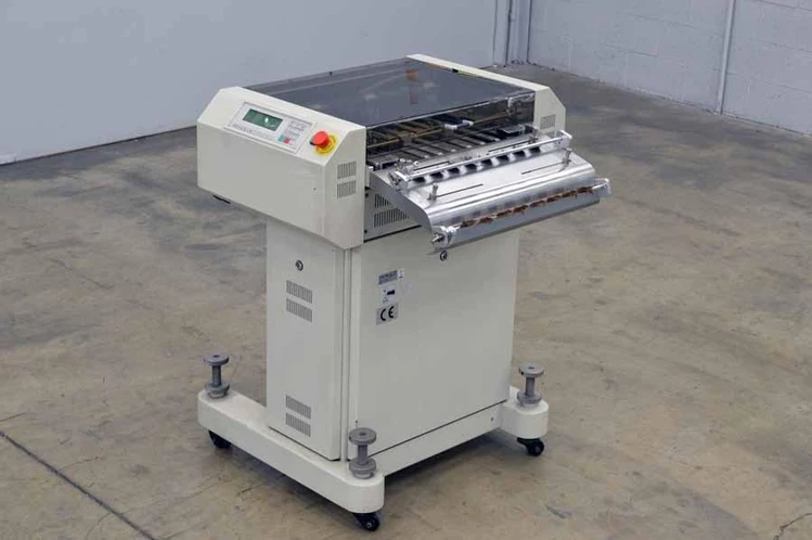 Used _UNKNOWN_ Pitney Bowes Y122 Paper Cutters Delaware US | United Machine Co. #1565395