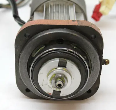 Yaskawa USASEM-02YR33, AC Servo Motor, 154W, 2.1A
