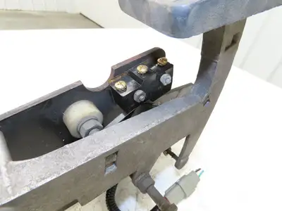Yale Forklift Throttle Accelerator Pedal Bracket & Potentiometer Off ERC100HHN