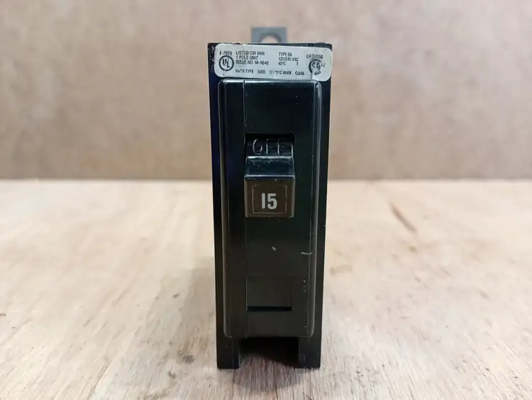 Used CUTLER-HAMMER BAB1015 Switchgears British Columbia CA | Lenmark #1438666