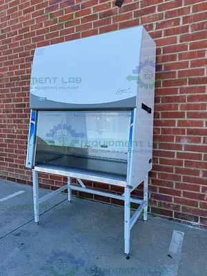USED LABCONCO 302419101  LOGIC PLUS SERIES BIOSAFETY CABINET 4 FT CLASS II TYPE A2