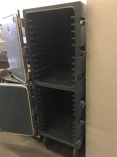 Cambro Mobile Insulated Food Cabinet - 2 compartments