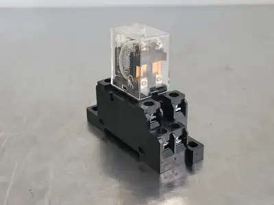 USED OMRON LY2N