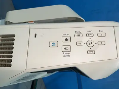 Used EPSON BRIGHTLINK PRO 1450UI Commercial Audio/Visual Equipment Ohio US | HGR 24 #1415177