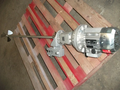 Geared Clamp On Stirrer, 1.1 Kw