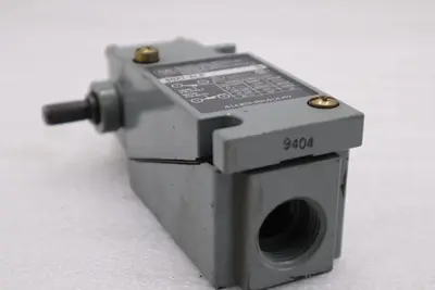 NEW OPEN BOX AB ALLEN BRADLEY 802T-ALP LIMIT SWITCH SER.J 802TALP STK K2112CC