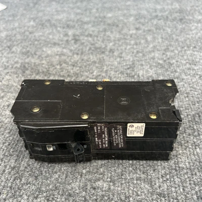 New | in-Stock Square D Q1380 Circuit Breakers California US | Davliegogo LLC #1707086