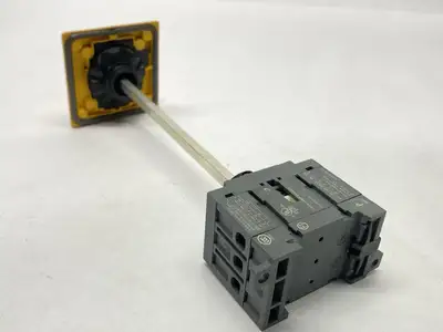 USED ABB SWITCH DISCONNECTOR 3-POLE 16A 600VAC W/ OHYS2RJ SELECTOR HANDLE