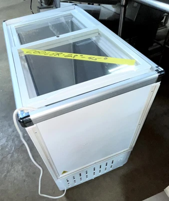 72-0439 MMI XS-160YX Self Contained Chest Cooler